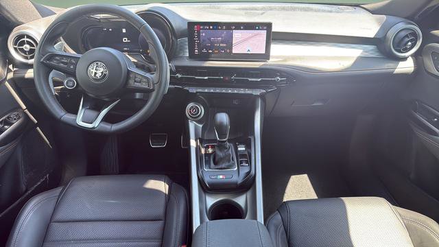 Used 2025 Alfa Romeo Tonale w/ Premium Package AWD/4WD image 7