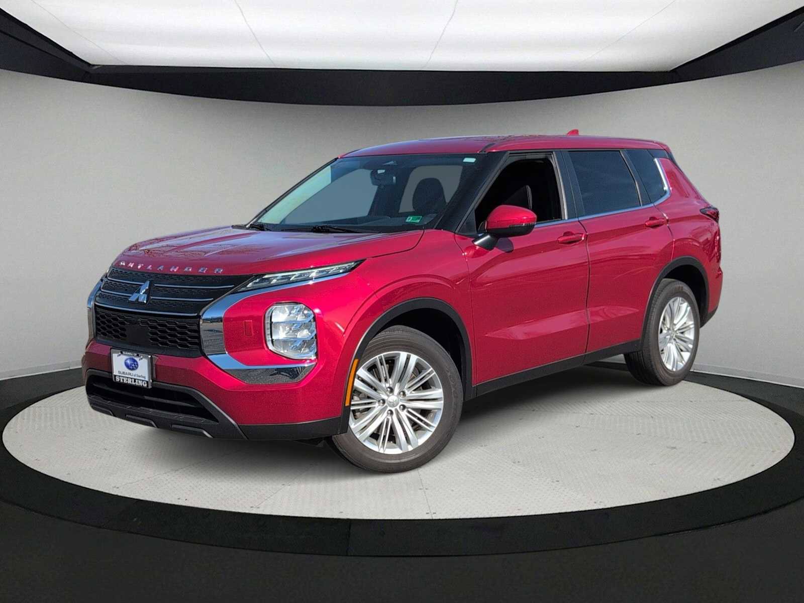 Used 2024 Mitsubishi Outlander ES image 1