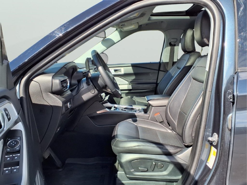 Used 2023 Ford Explorer Limited w/ Limited Technology Package AWD/4WD image 15