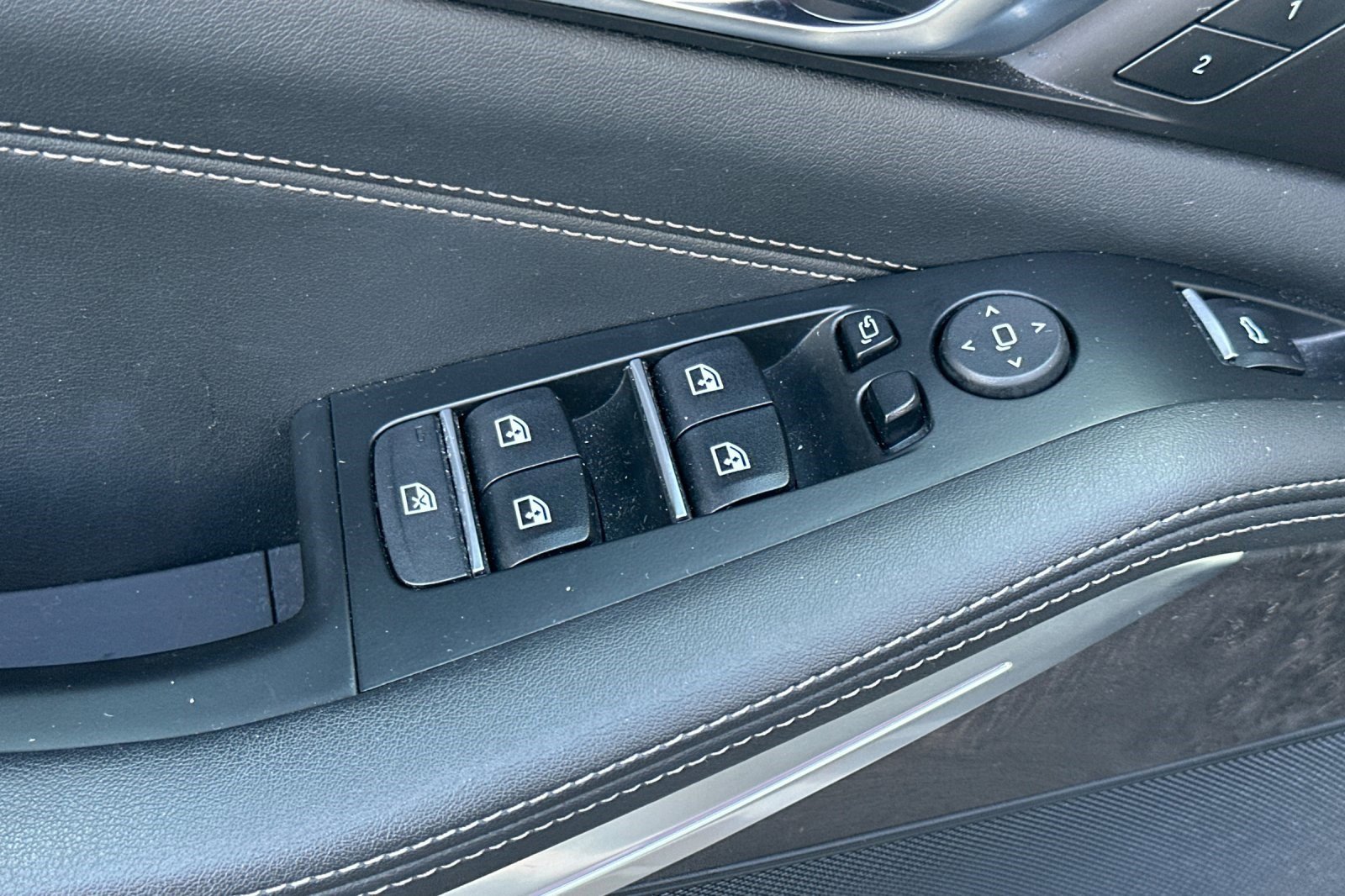 Used 2023 BMW X5 xDrive40i w/ Premium Package image 13