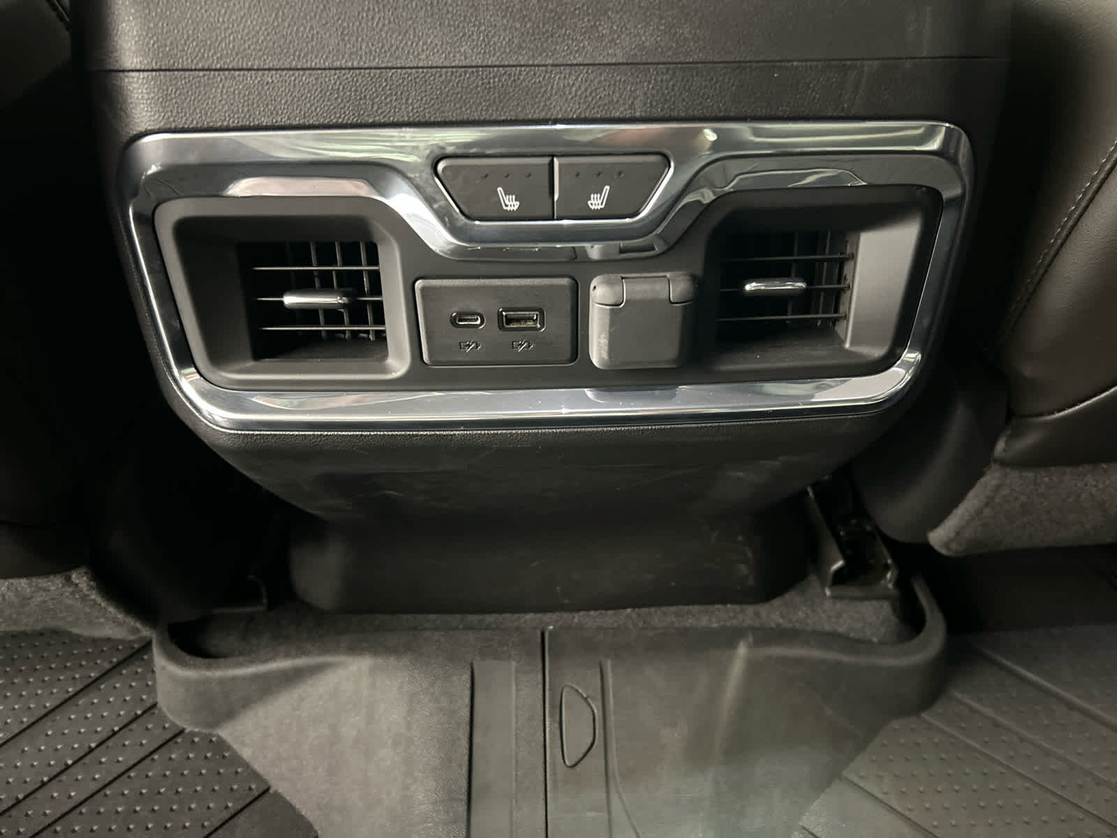 Used 2019 Chevrolet Silverado 1500 High Country w/ Technology Package AWD/4WD image 13