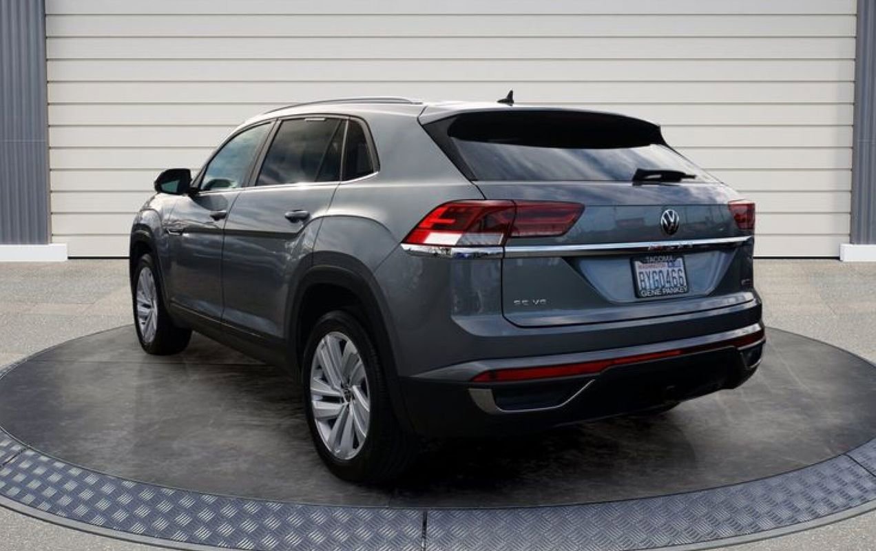 Used 2020 Volkswagen Atlas Cross Sport SE w/ Towing Package image 5