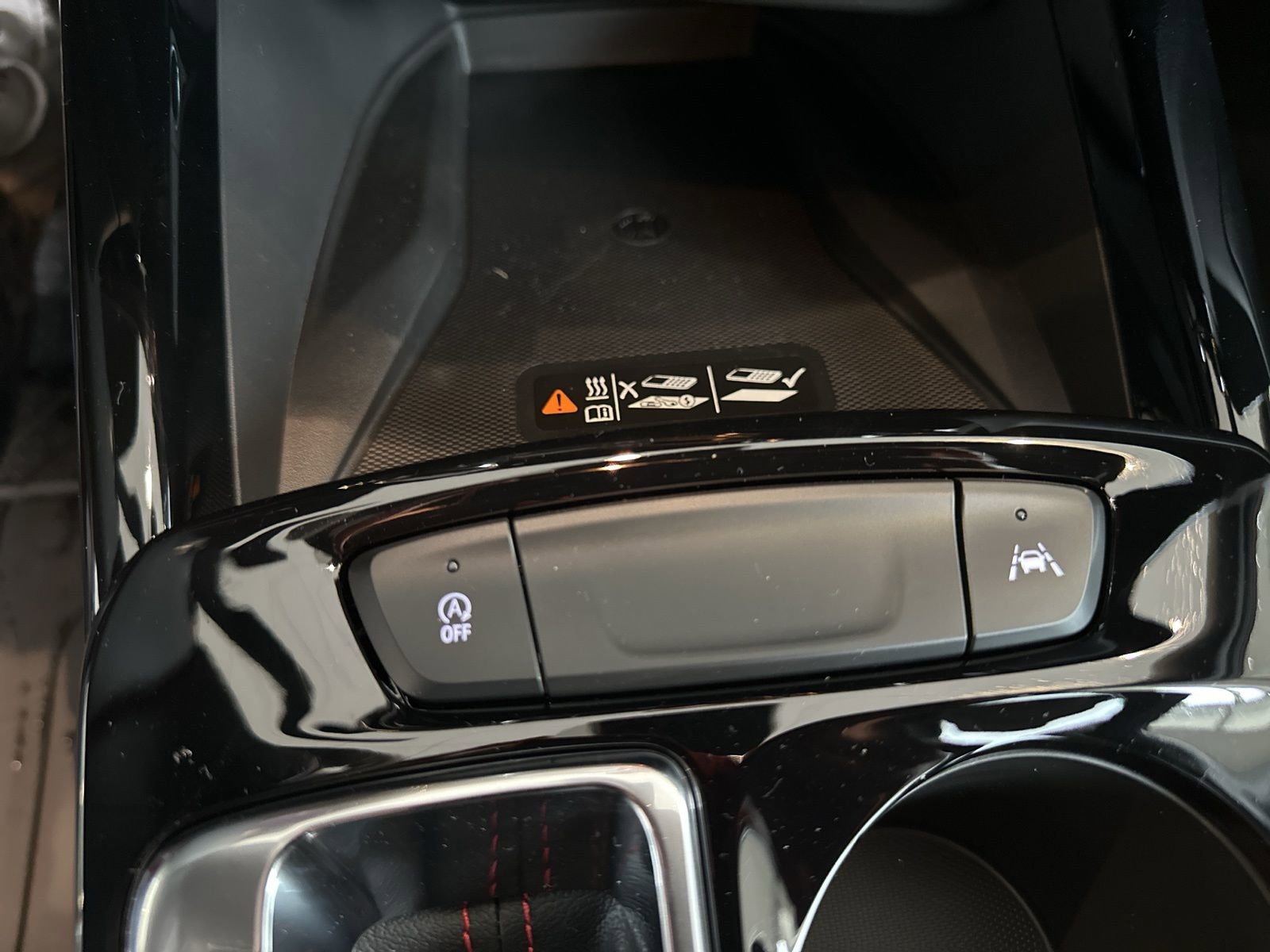 New 2026 Chevrolet Trax RS w/ Sunroof Package image 25