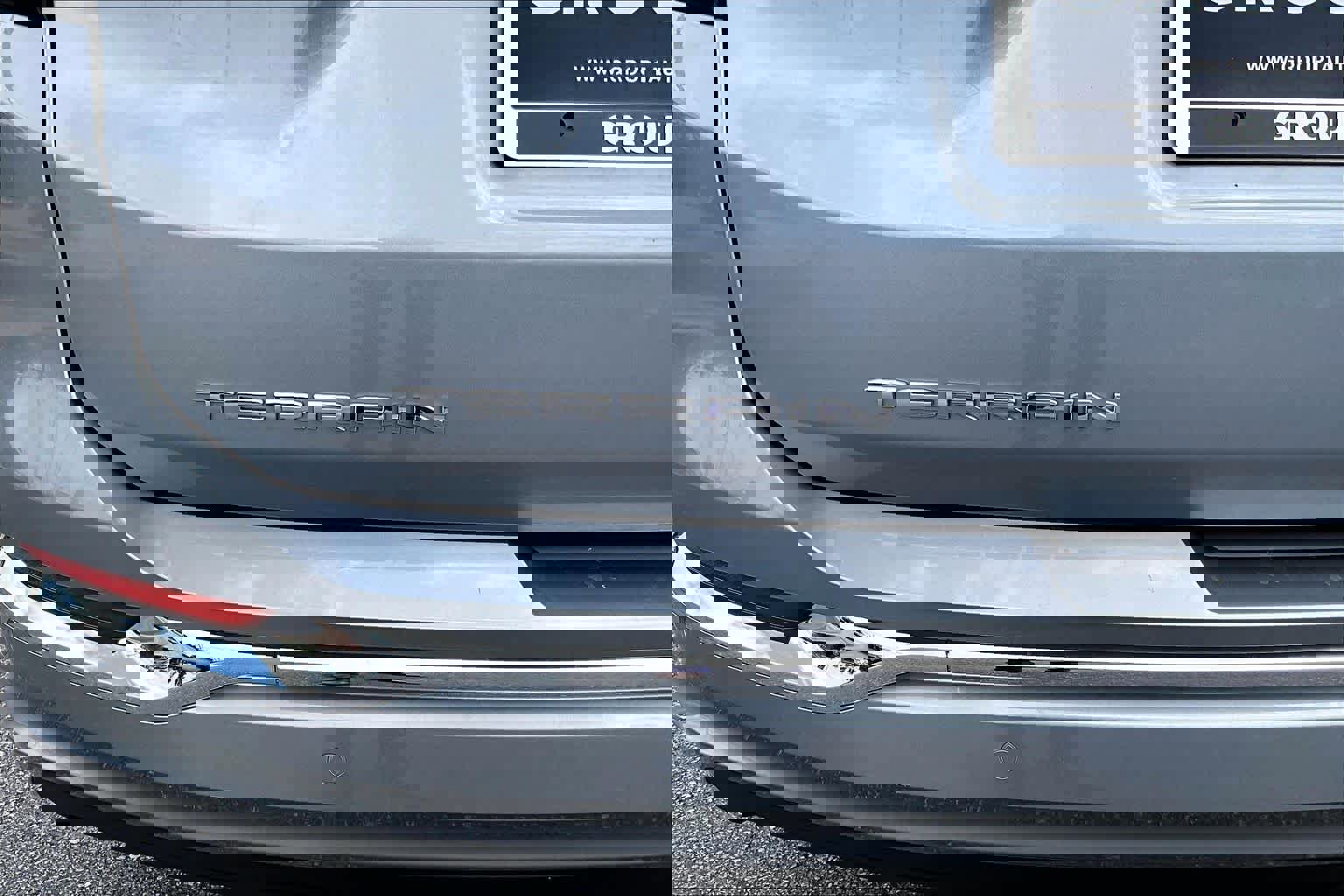 Used 2024 GMC Terrain Denali w/ Denali Premium Package AWD/4WD image 10