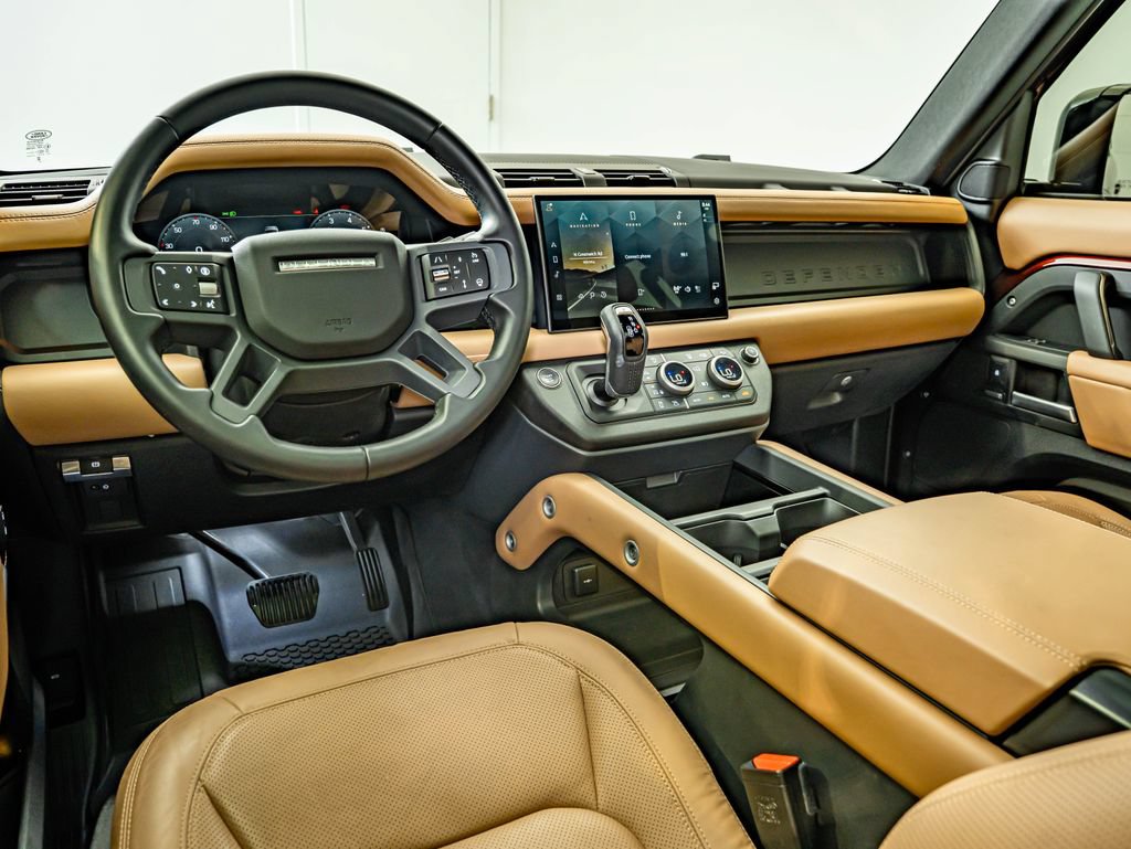 Used 2025 Land Rover Defender 130 X-Dynamic SE AWD/4WD image 31