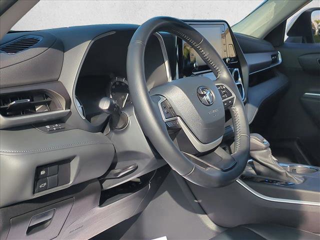 Used 2022 Toyota Highlander XLE image 9