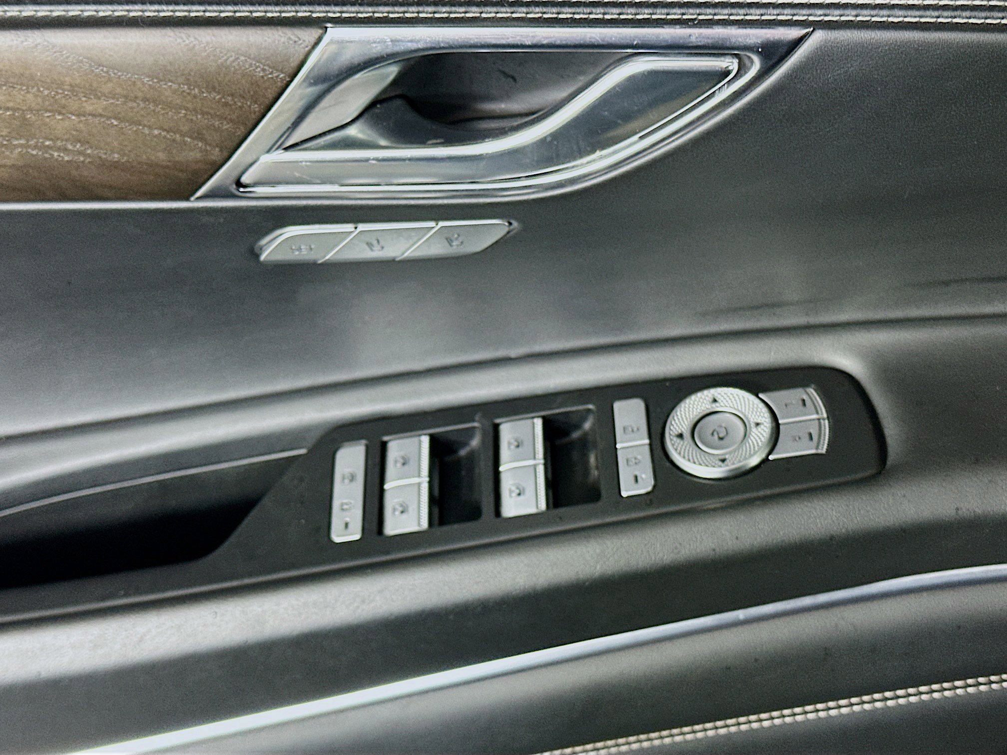 Used 2024 Genesis GV80 2.5T image 15