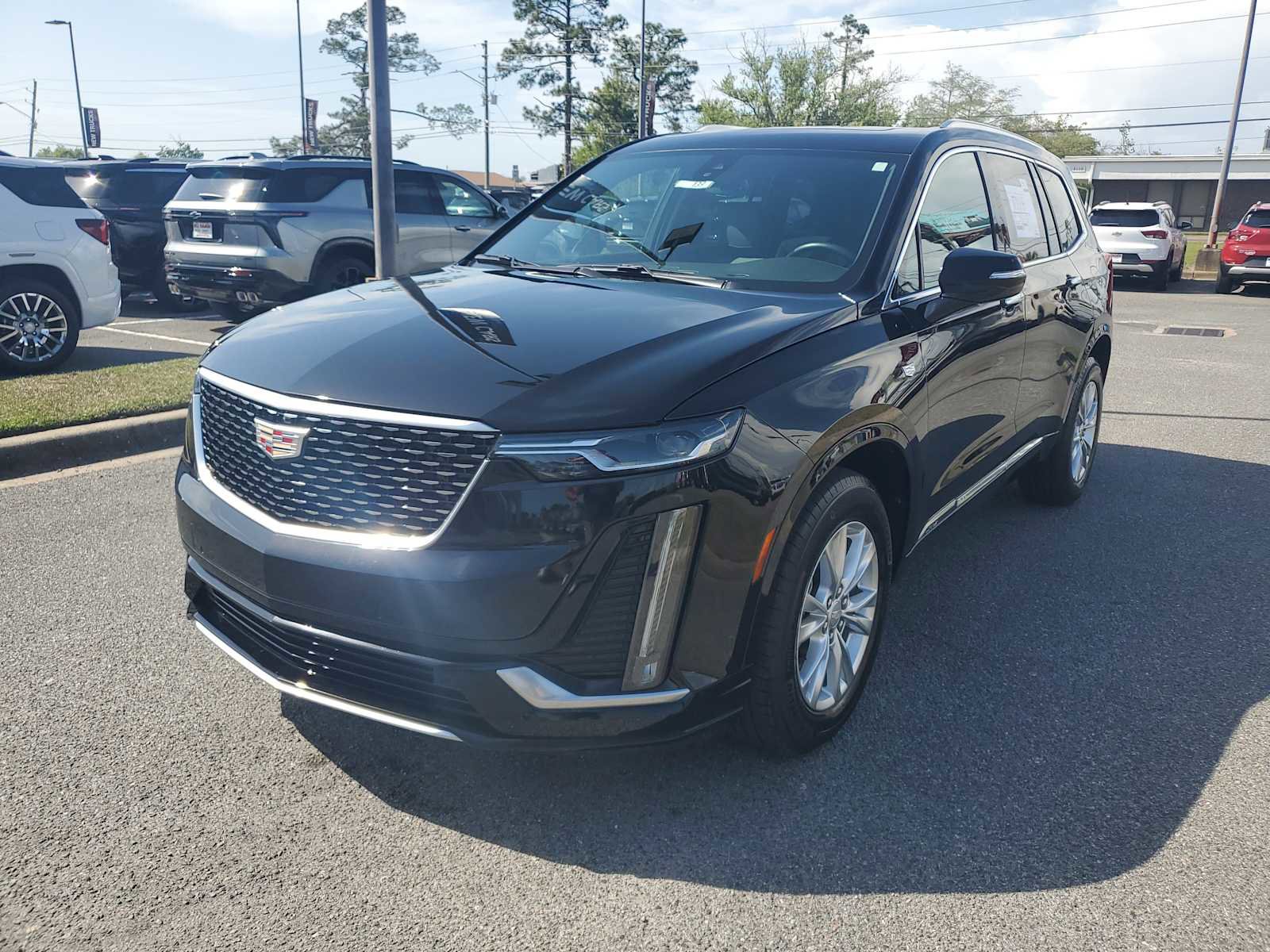 New 2025 Cadillac XT6 Luxury image 1