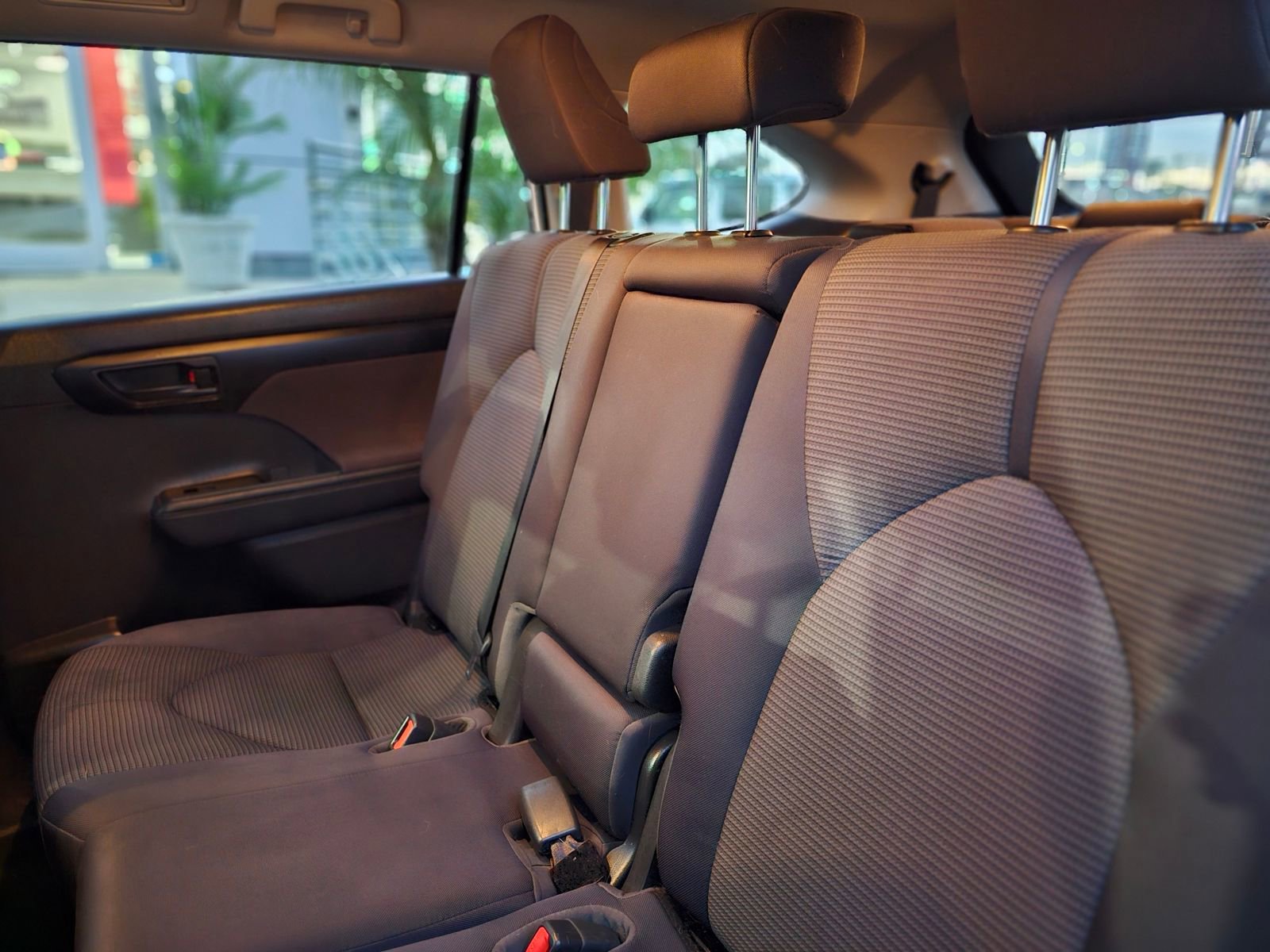 Used 2021 Toyota Highlander LE image 22