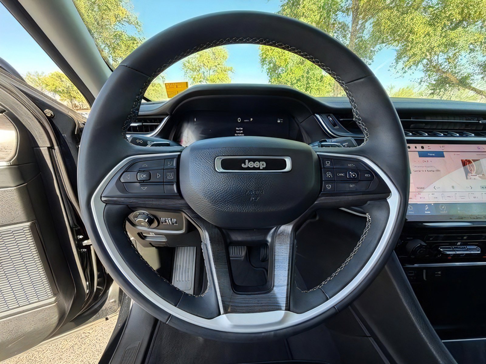 Used 2023 Jeep Grand Cherokee Limited RWD image 19