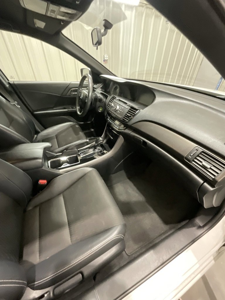 Used 2017 Honda Accord Sport image 14