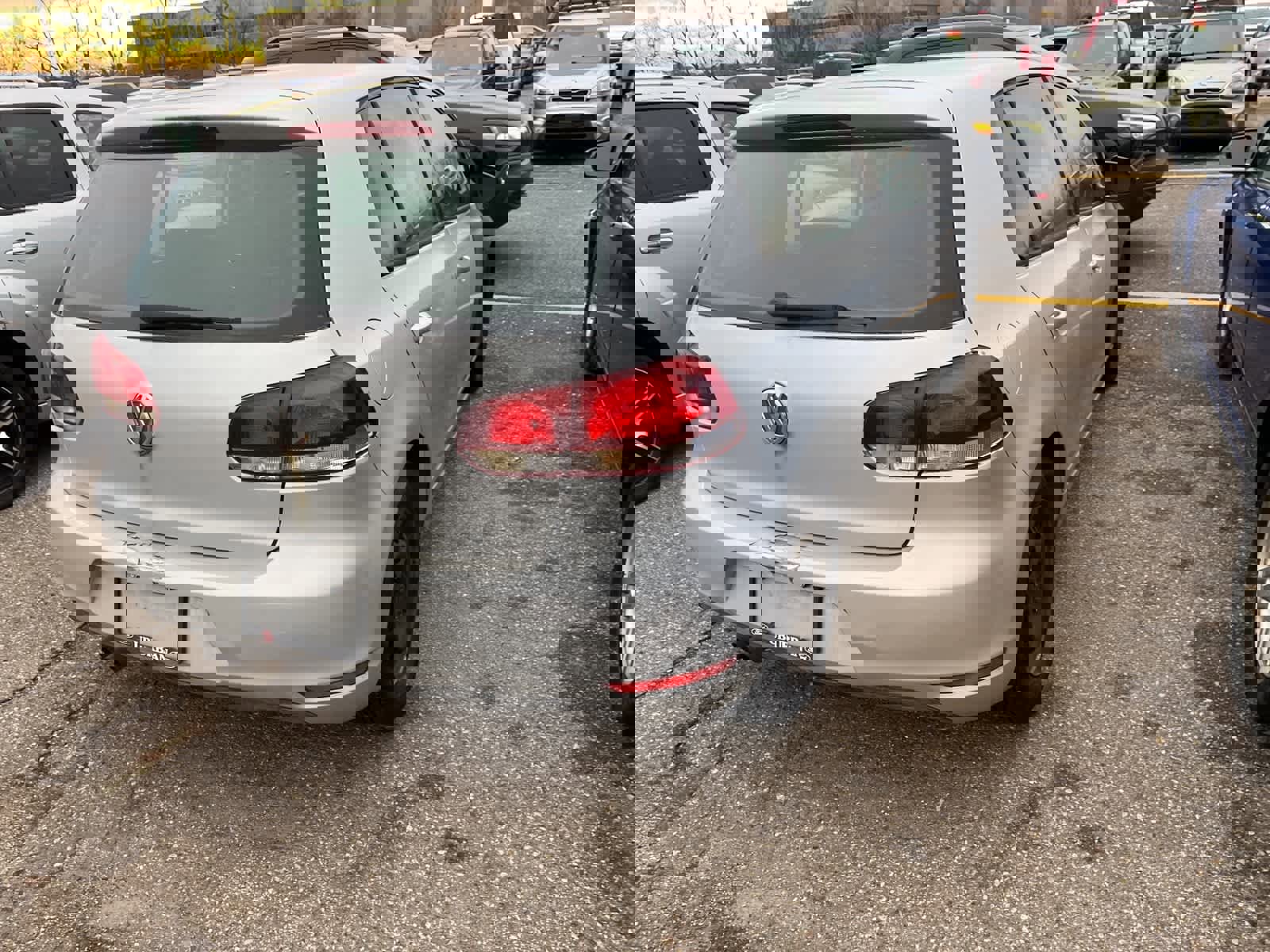 Used 2010 Volkswagen Golf 4-Door image 13