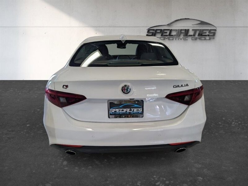 Used 2020 Alfa Romeo Giulia Ti w/ Active Blind Spot Package AWD/4WD image 9
