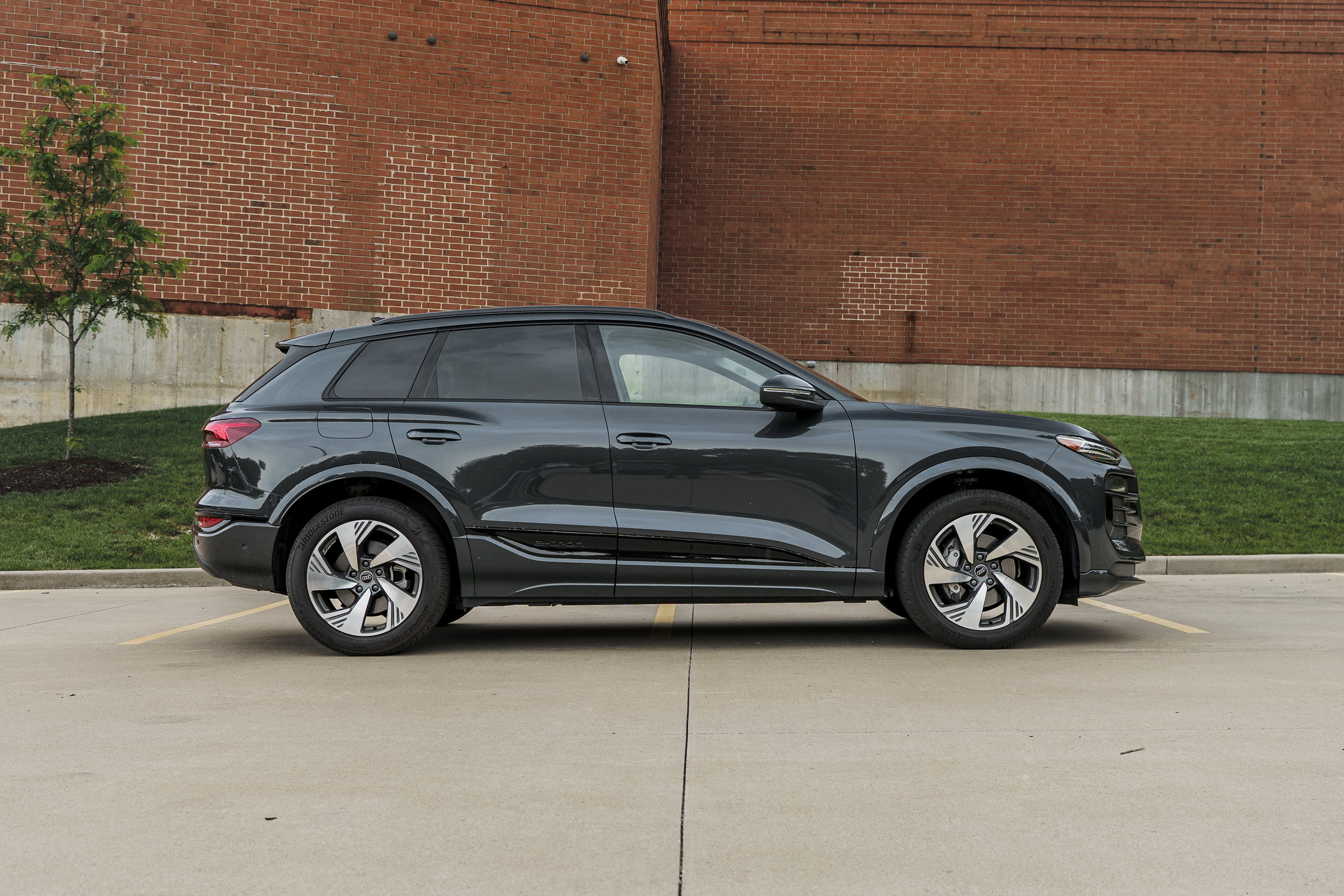 Used 2025 Audi Q6 e-tron Premium Plus w/ Premium Plus AWD/4WD image 3