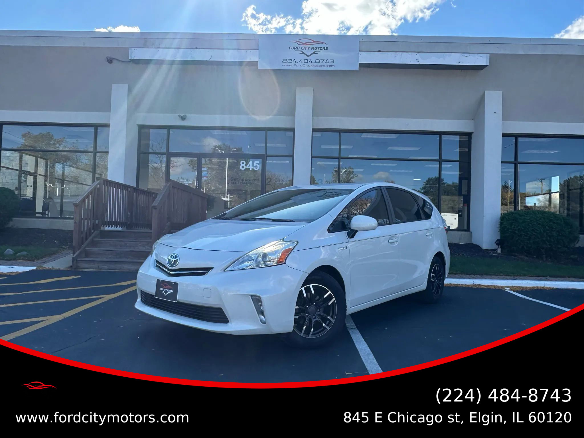 Used 2014 Toyota Prius V Two image 1