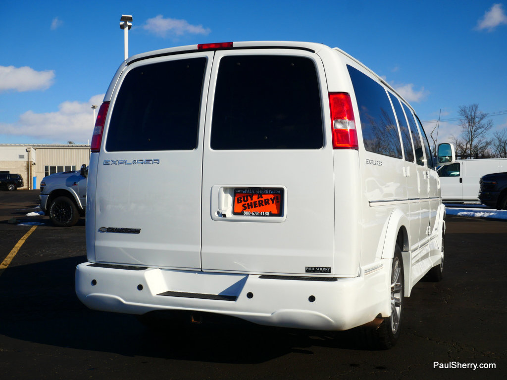 Used 2019 Chevrolet Express 2500 w/ Enhanced Convenience Package RWD image 17