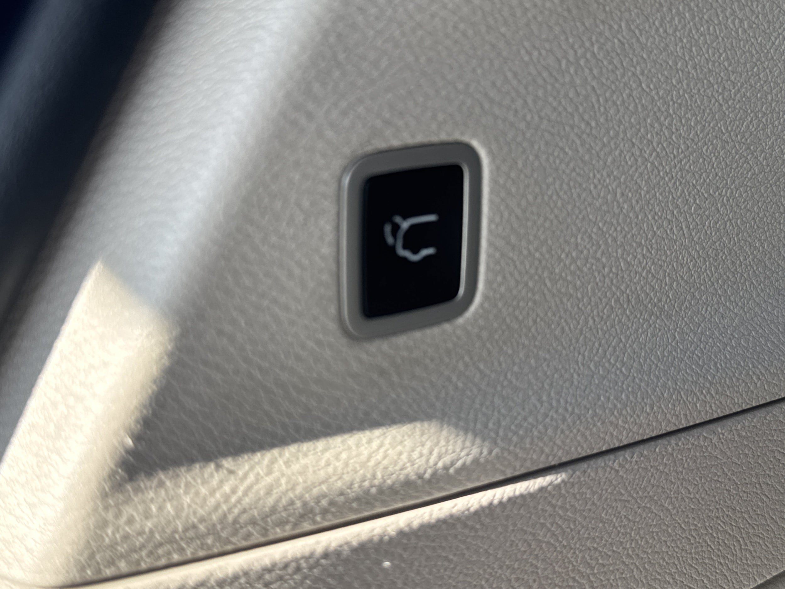 Used 2024 Chrysler Pacifica Touring-L FWD image 9