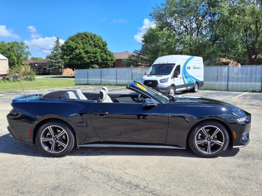 Used 2024 Ford Mustang Premium image 3