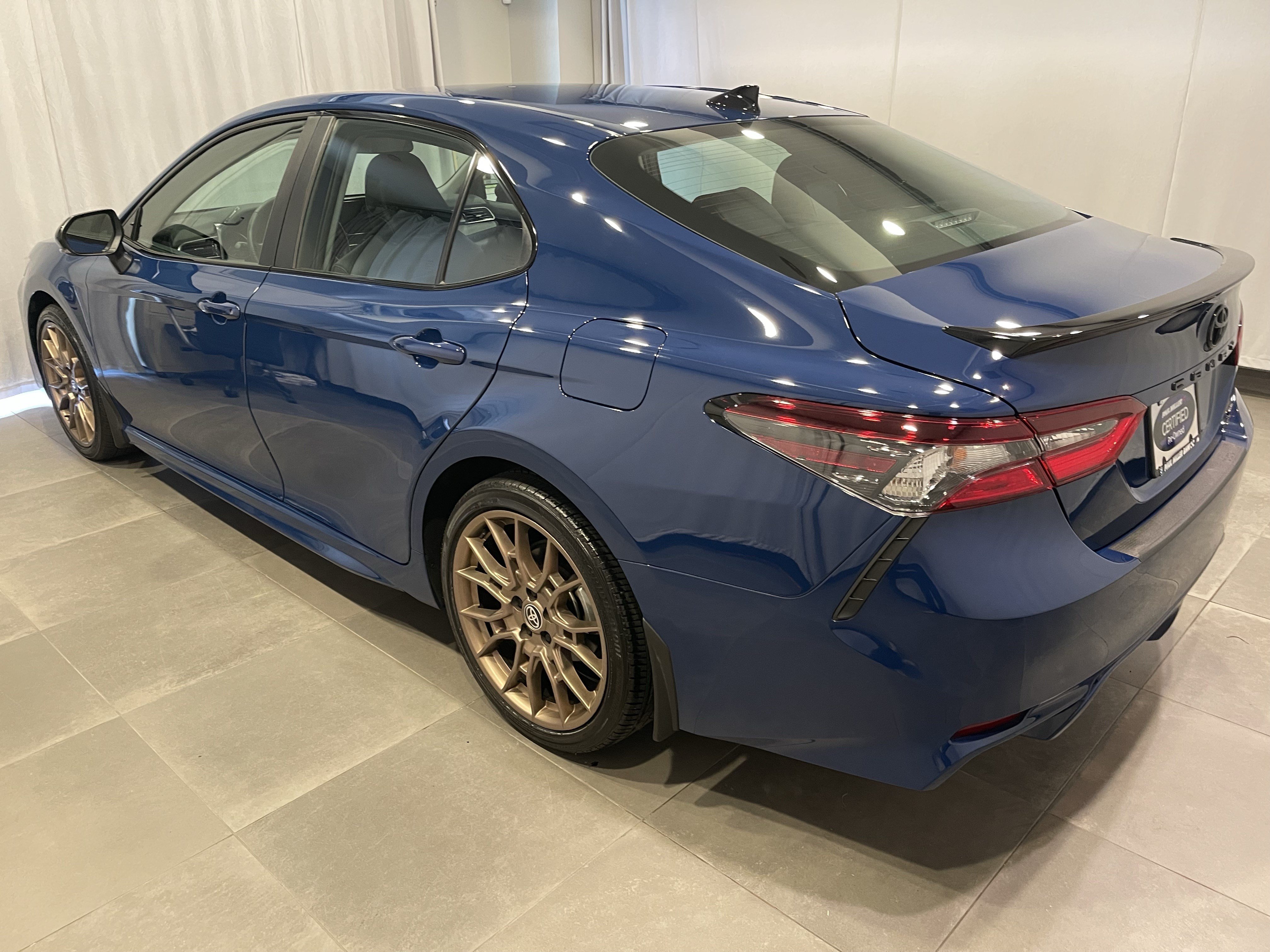 Used 2024 Toyota Camry SE AWD/4WD image 4