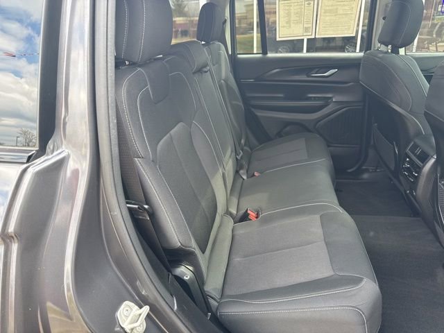 Used 2023 Jeep Grand Cherokee Laredo X image 35