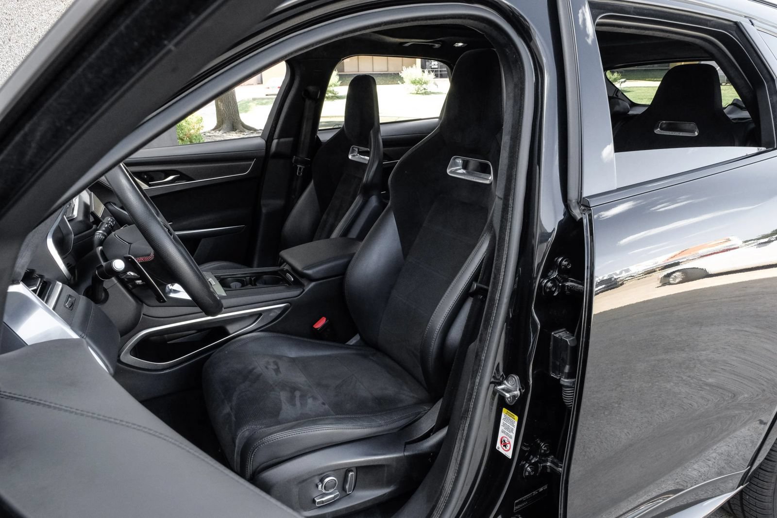 Used 2025 Jaguar F-PACE SVR AWD/4WD image 39