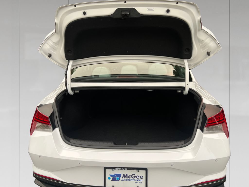 Used 2023 Hyundai Elantra Limited FWD image 19