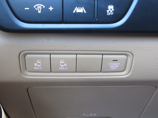 Used 2023 Kia Carnival LX image 47