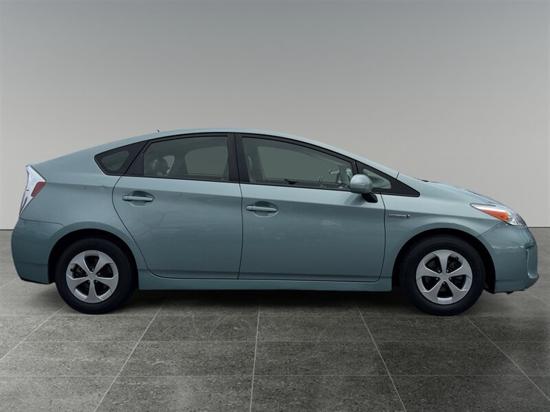 Used 2015 Toyota Prius Four FWD image 7