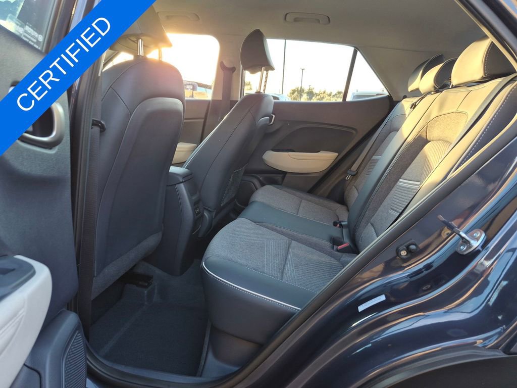 Used 2025 Hyundai Venue Limited image 21