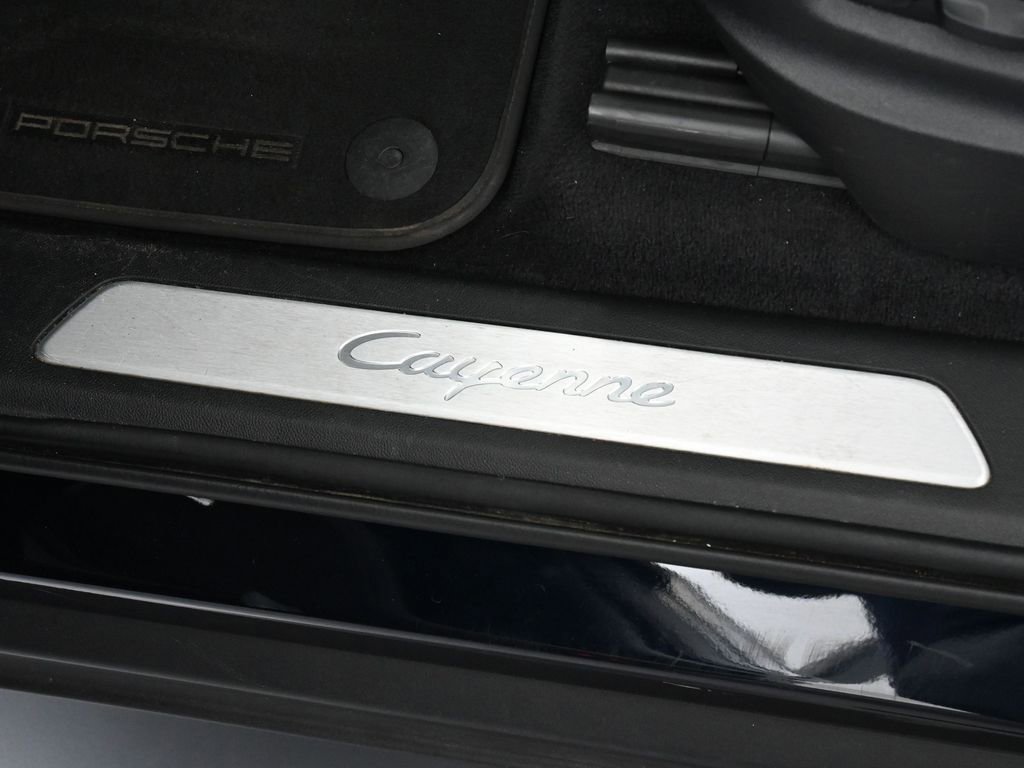 Certified 2022 Porsche Cayenne AWD/4WD image 16