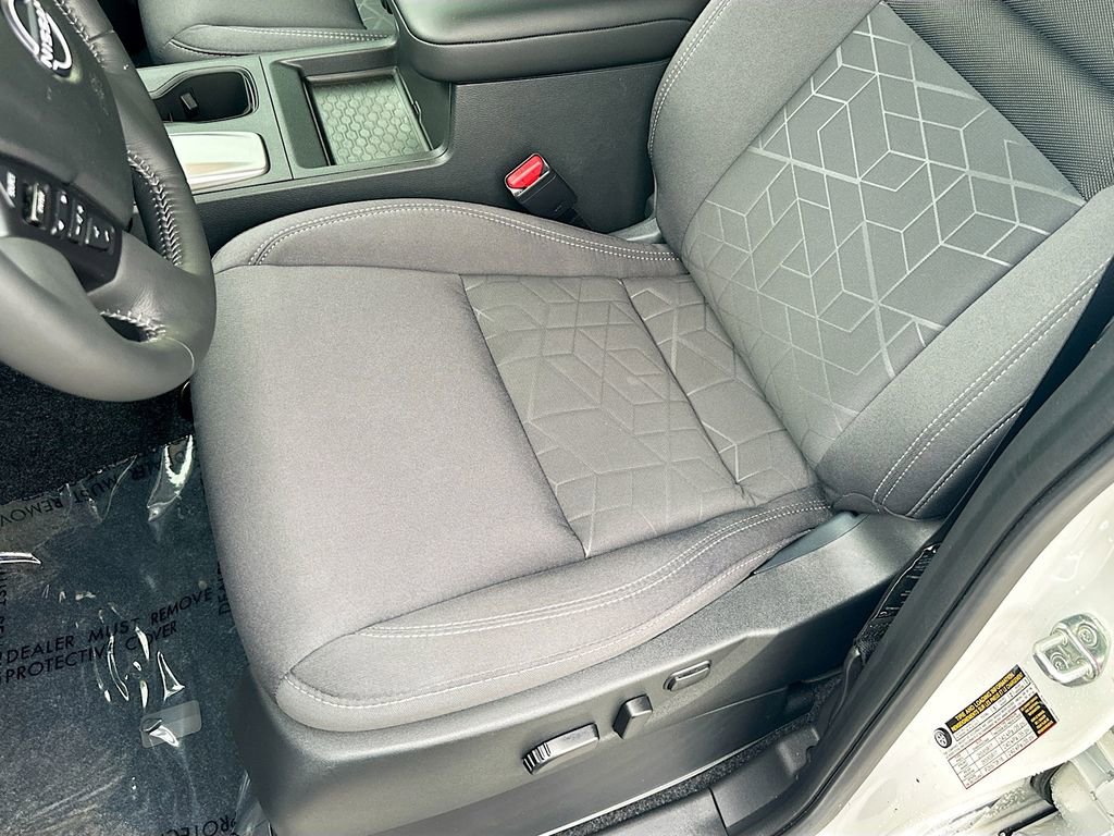 Used 2025 Nissan Frontier SV w/ SV Convenience Package RWD image 19