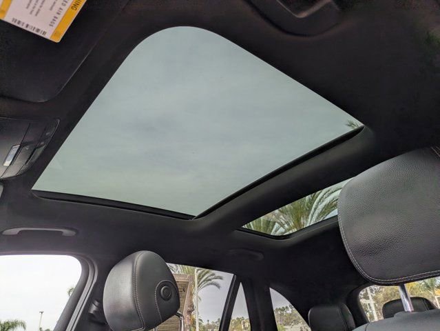 Used 2019 Mercedes-Benz GLC 300 4MATIC image 25