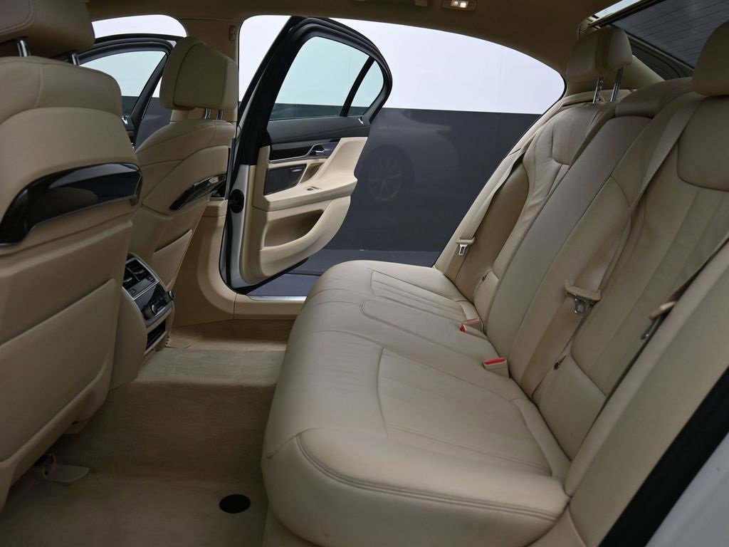 Used 2021 BMW 740i xDrive image 16