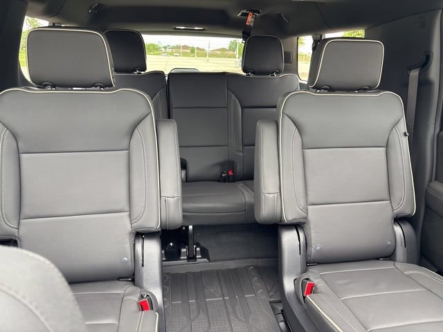 New 2026 Chevrolet Suburban Premier w/ Sun And Tow Package AWD/4WD image 28