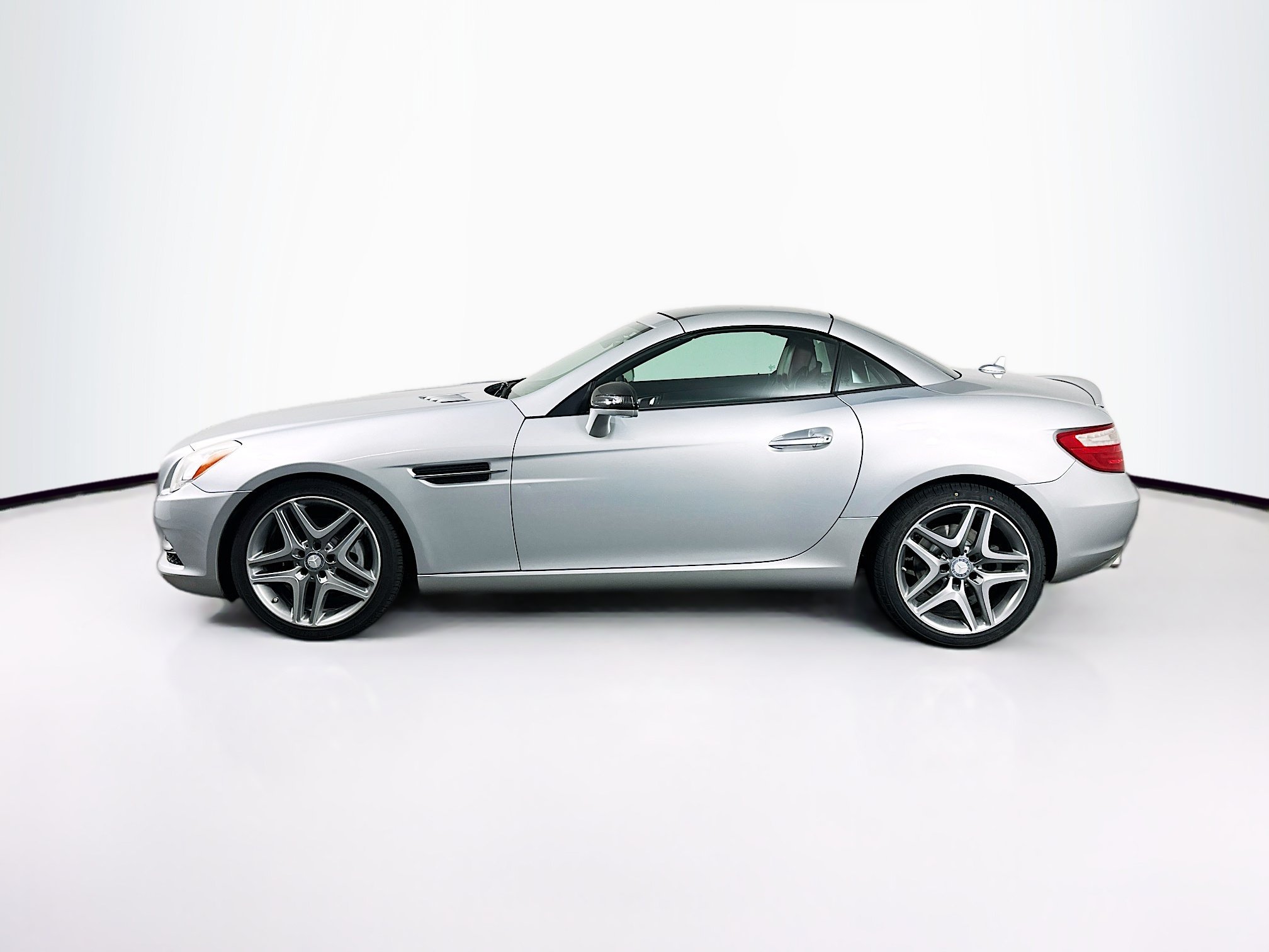 Used 2015 Mercedes-Benz SLK 250 image 4
