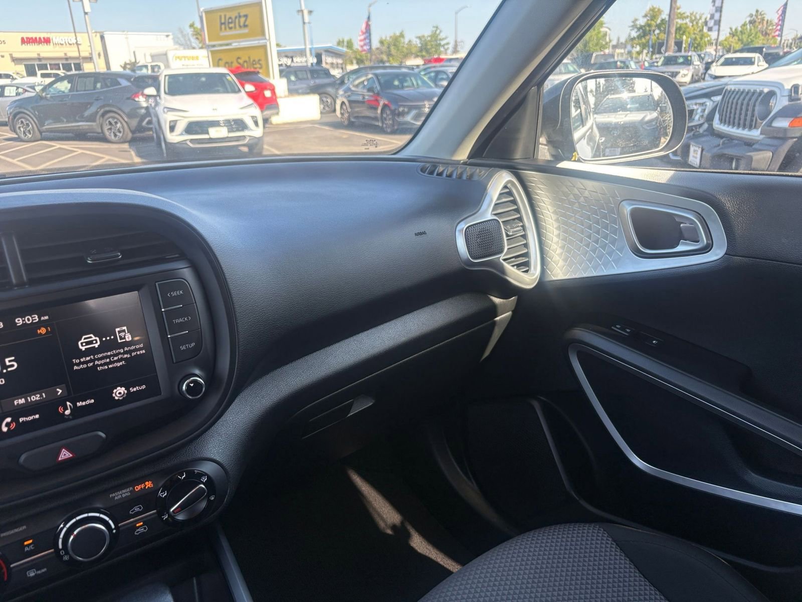 Used 2025 Kia Soul LX w/ LX Technology Package FWD image 33