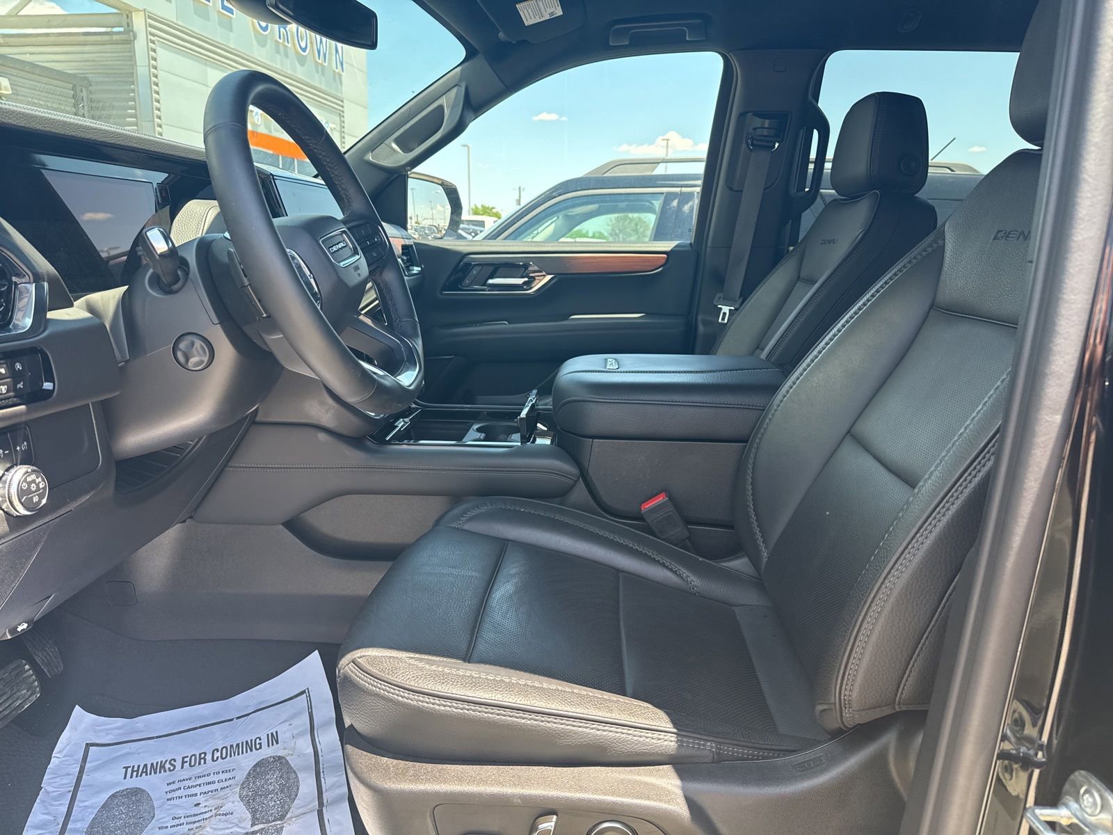 Used 2025 GMC Yukon Denali RWD image 8
