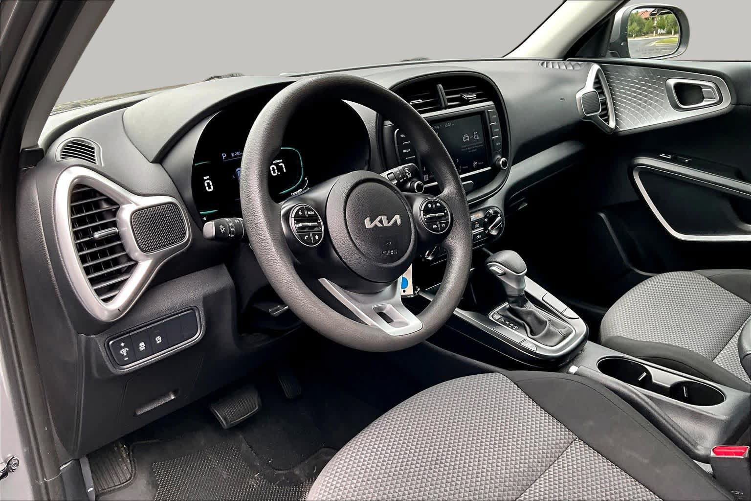 Used 2024 Kia Soul LX w/ Option Group 015 FWD image 18