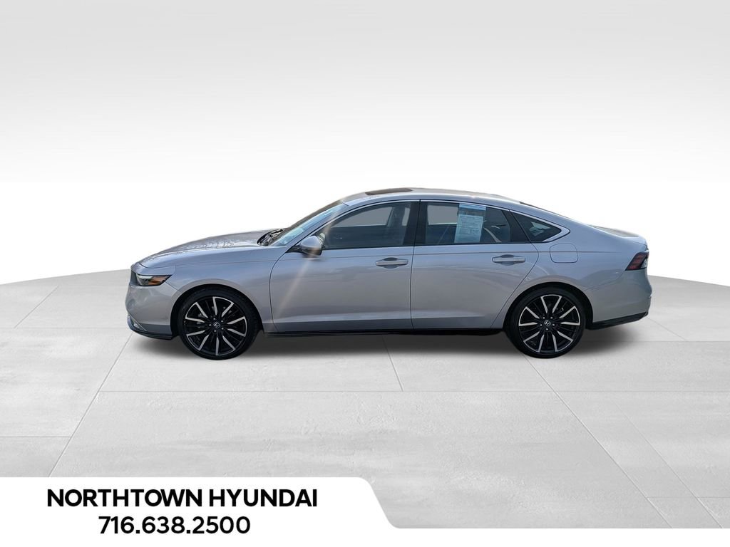 Used 2023 Honda Accord Touring image 2