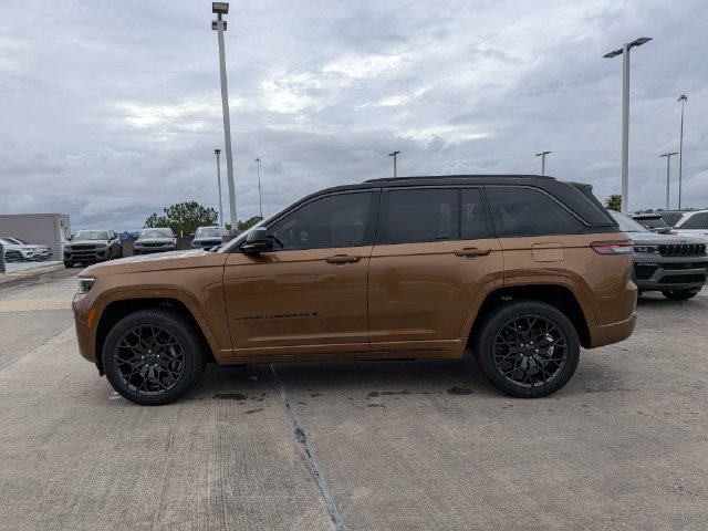 New 2027 Jeep Grand Cherokee Summit w/ Adv Protech Group IV AWD/4WD image 7