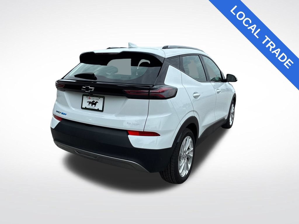 Used 2022 Chevrolet Bolt EUV LT w/ Comfort Package FWD image 3