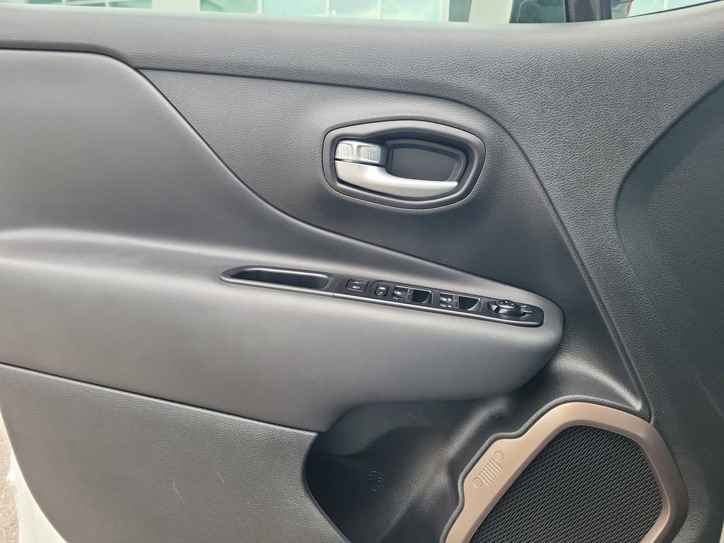 Used 2023 Jeep Renegade Latitude image 27