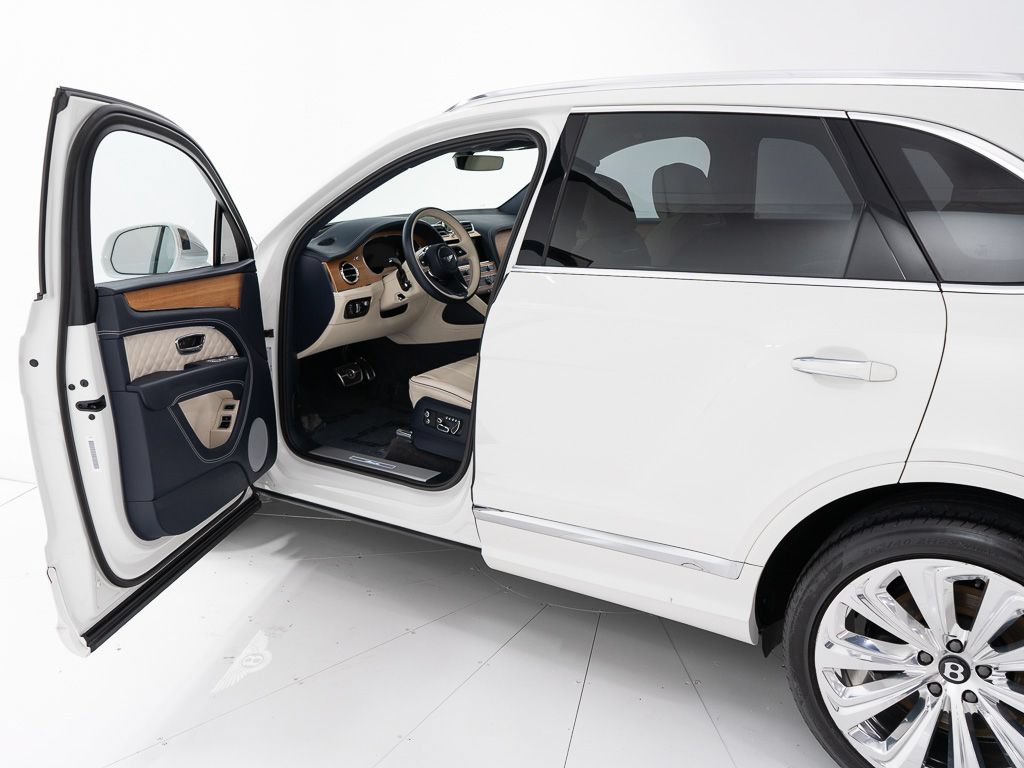 Certified 2023 Bentley Bentayga AWD/4WD image 9