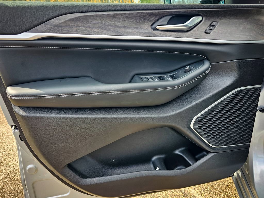 New 2026 Jeep Grand Cherokee Limited AWD/4WD image 9