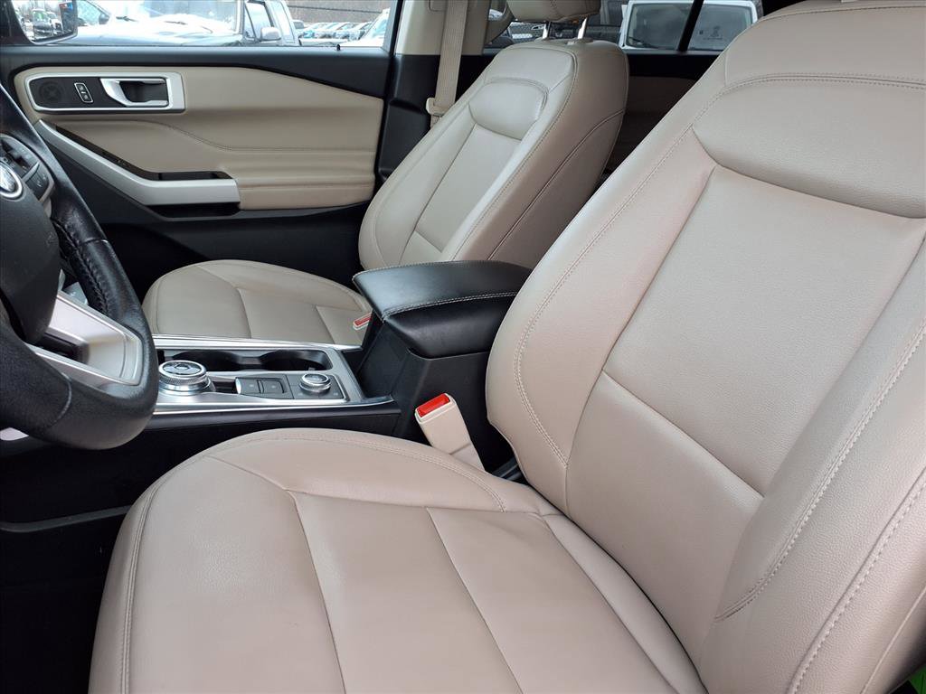 Used 2021 Ford Explorer XLT w/ Equipment Group 202A image 3