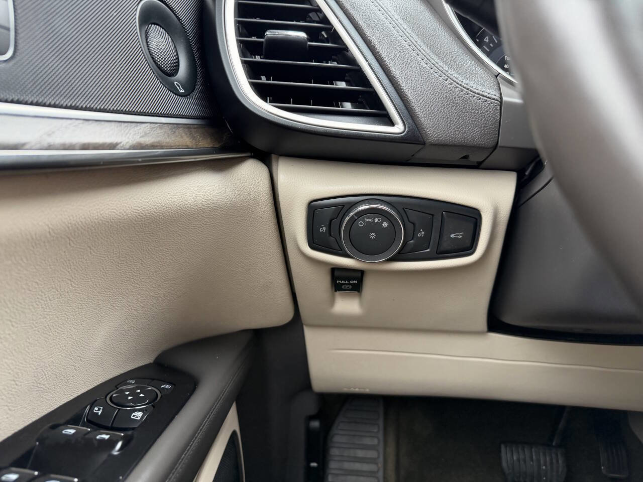 Used 2018 Lincoln MKX Reserve w/ Driver Assistance Package image 28