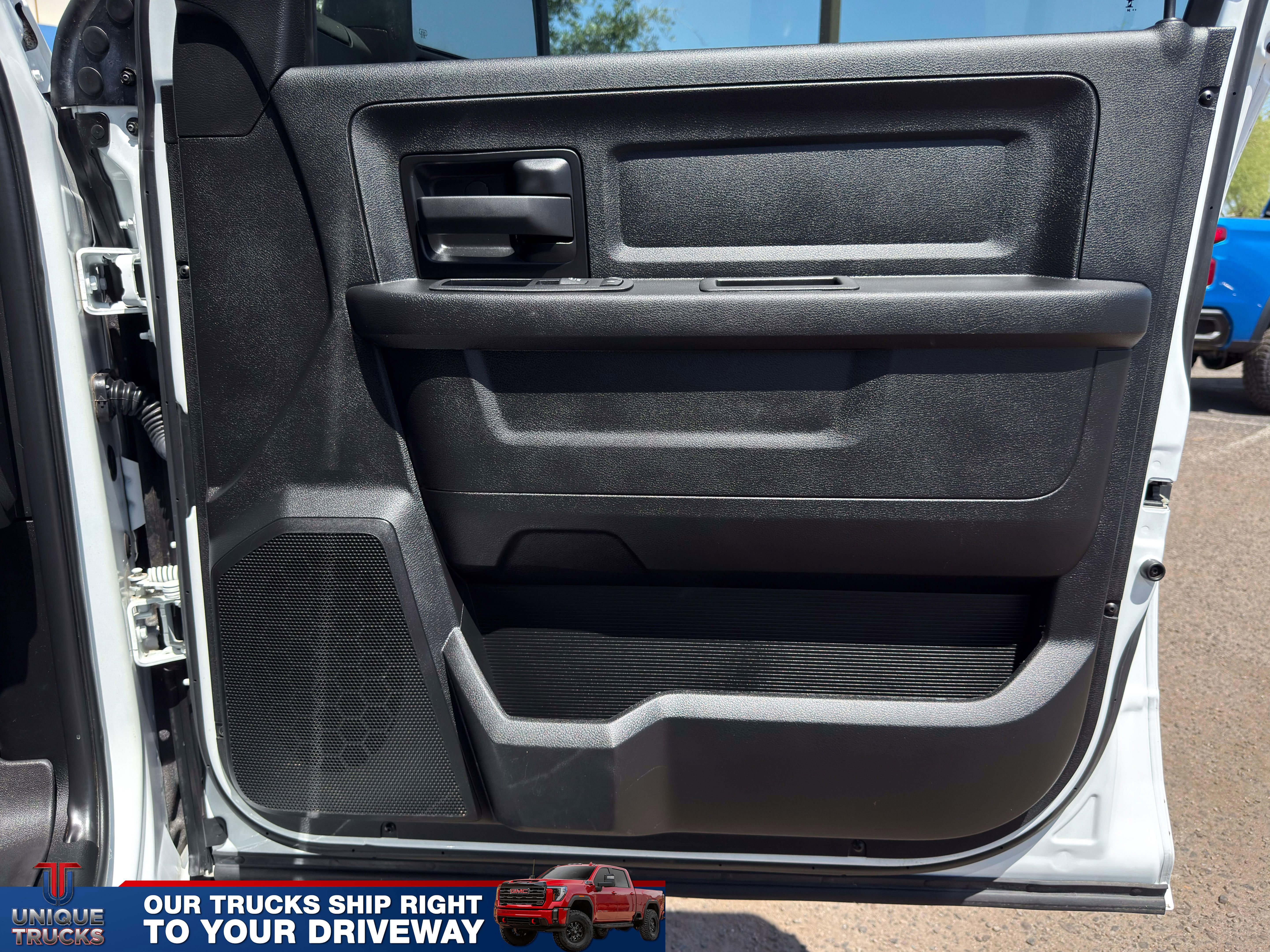 Used 2024 RAM 3500 Tradesman w/ Chrome Appearance Group AWD/4WD image 27