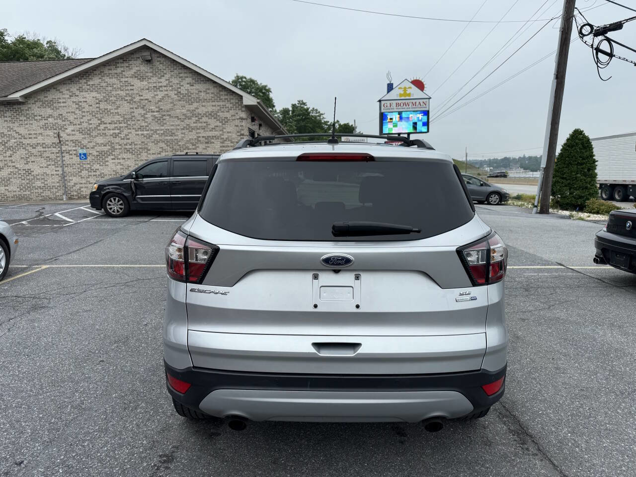 Used 2017 Ford Escape SE w/ Equipment Group 201A image 6