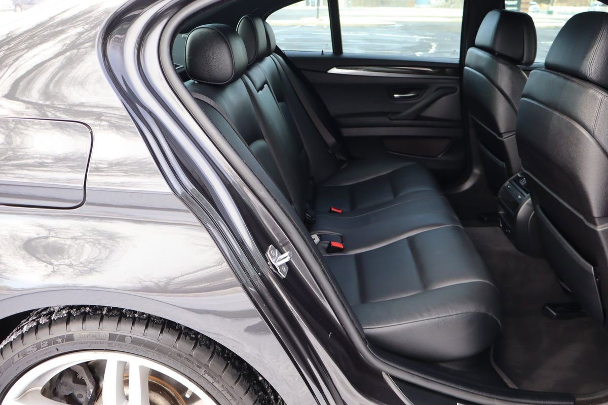 Used 2013 BMW 550i xDrive Sedan image 21