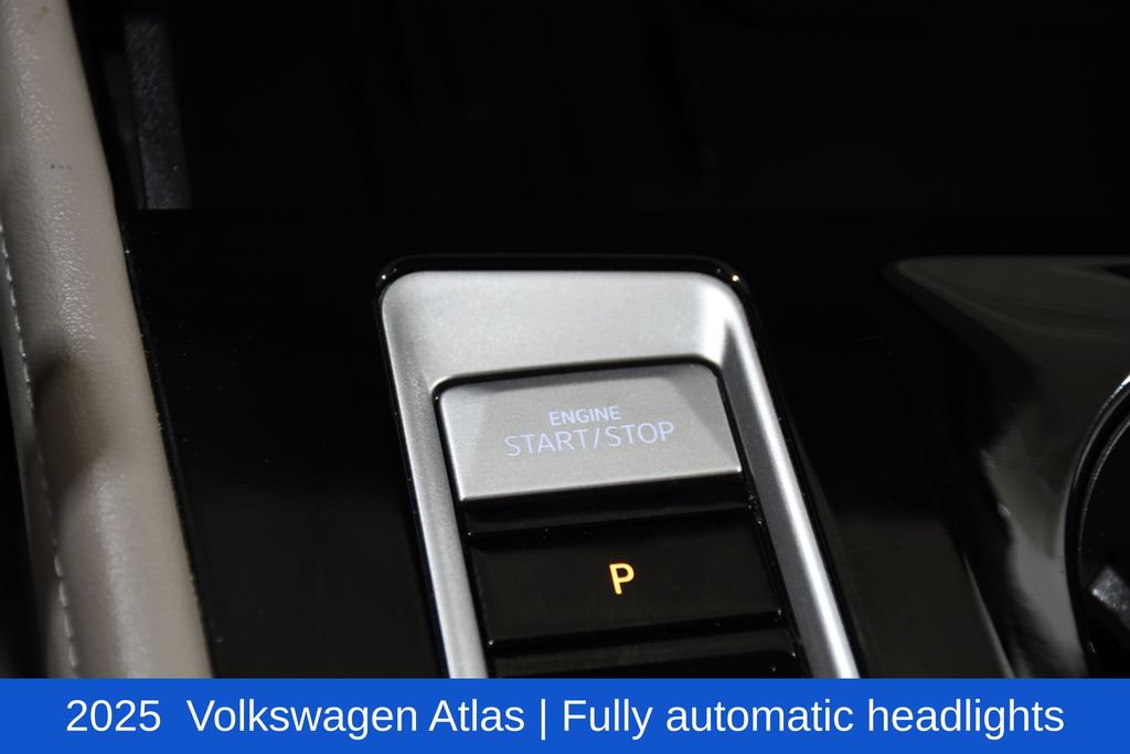 Used 2025 Volkswagen Atlas SE FWD image 17